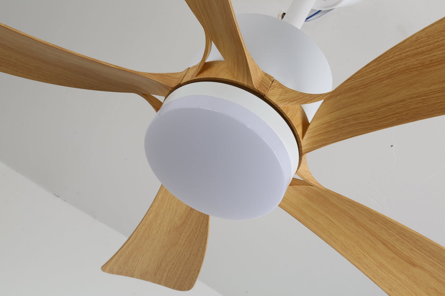 Moderne plafondventilator met geïntegreerde LED-verlichting in hout en metaal | Afstandsbediening 6-snelheden dimbaar voor woonkamer slaapkamer energiezuinig stil design 107cm 132cm