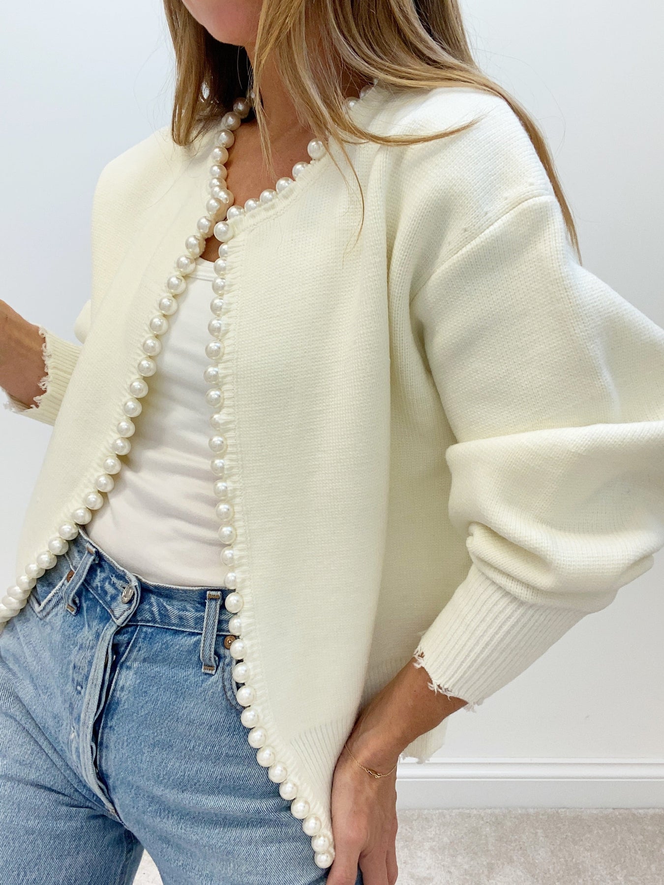 Talicia Cardigan Met Gefranste Randen en Parelmoeren Knopen - StudioMarella