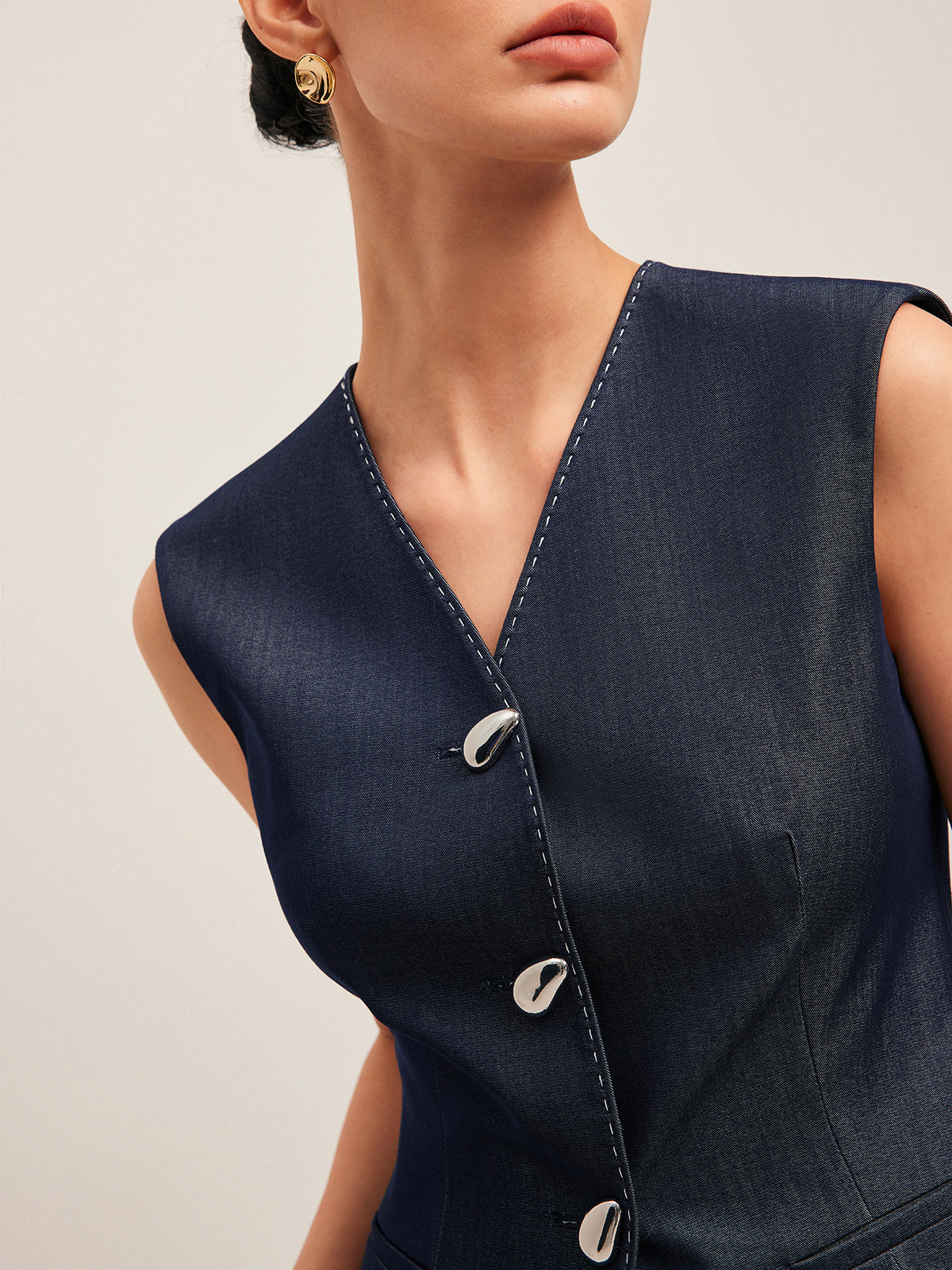 Dames Gilet met Peplum en Contrast Stiksel Elegant Design