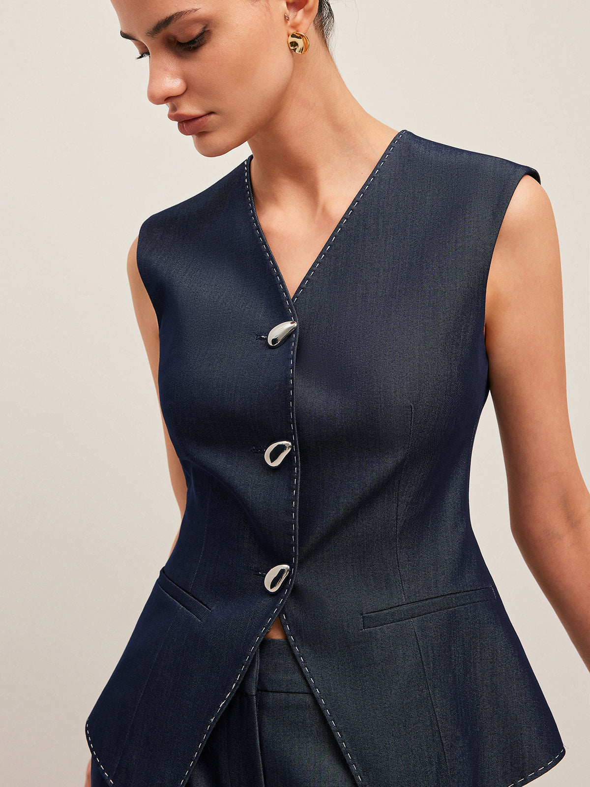 Dames Gilet met Peplum en Contrast Stiksel Elegant Design