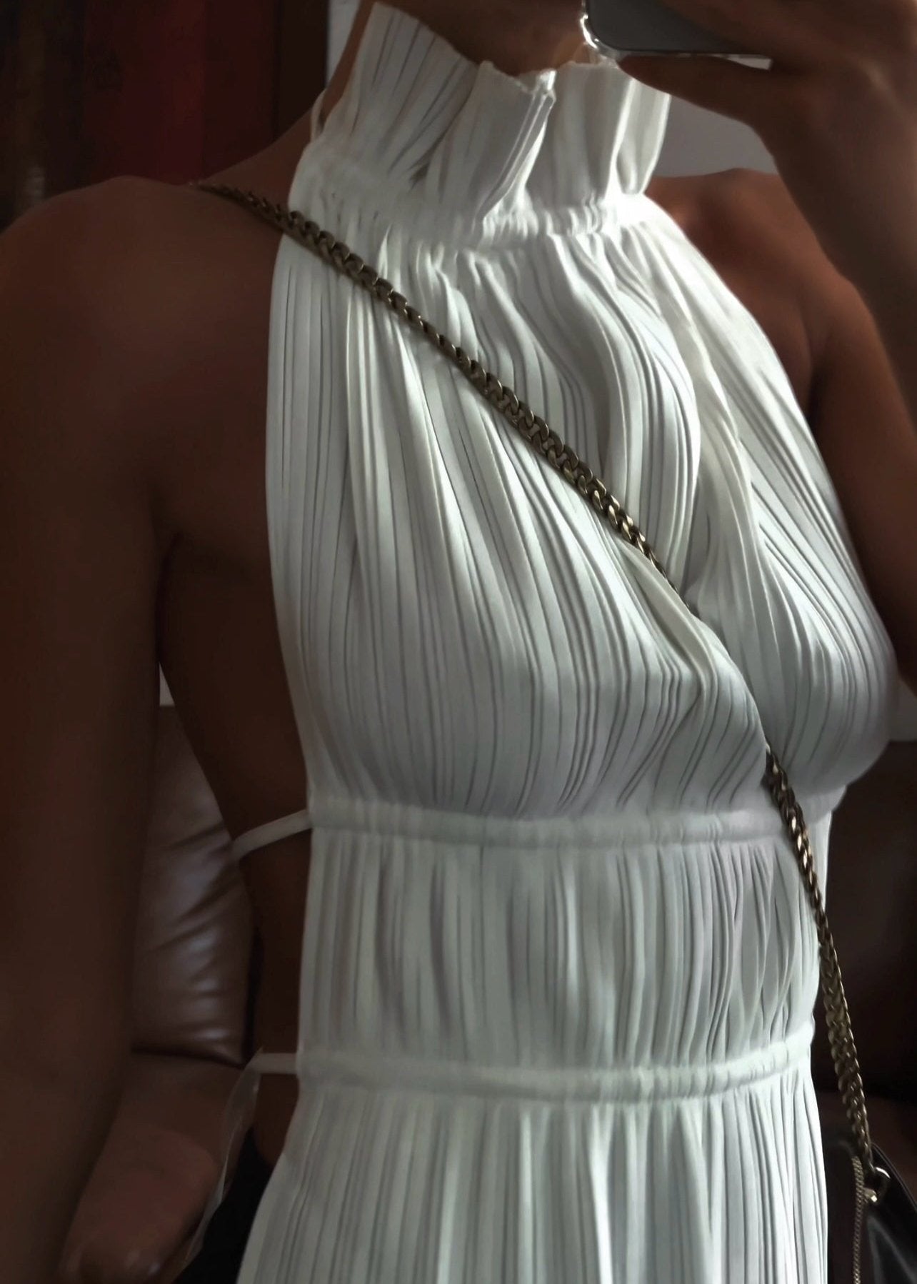 Witte Vrouwentop met Plissé en Ruffles Racerneck