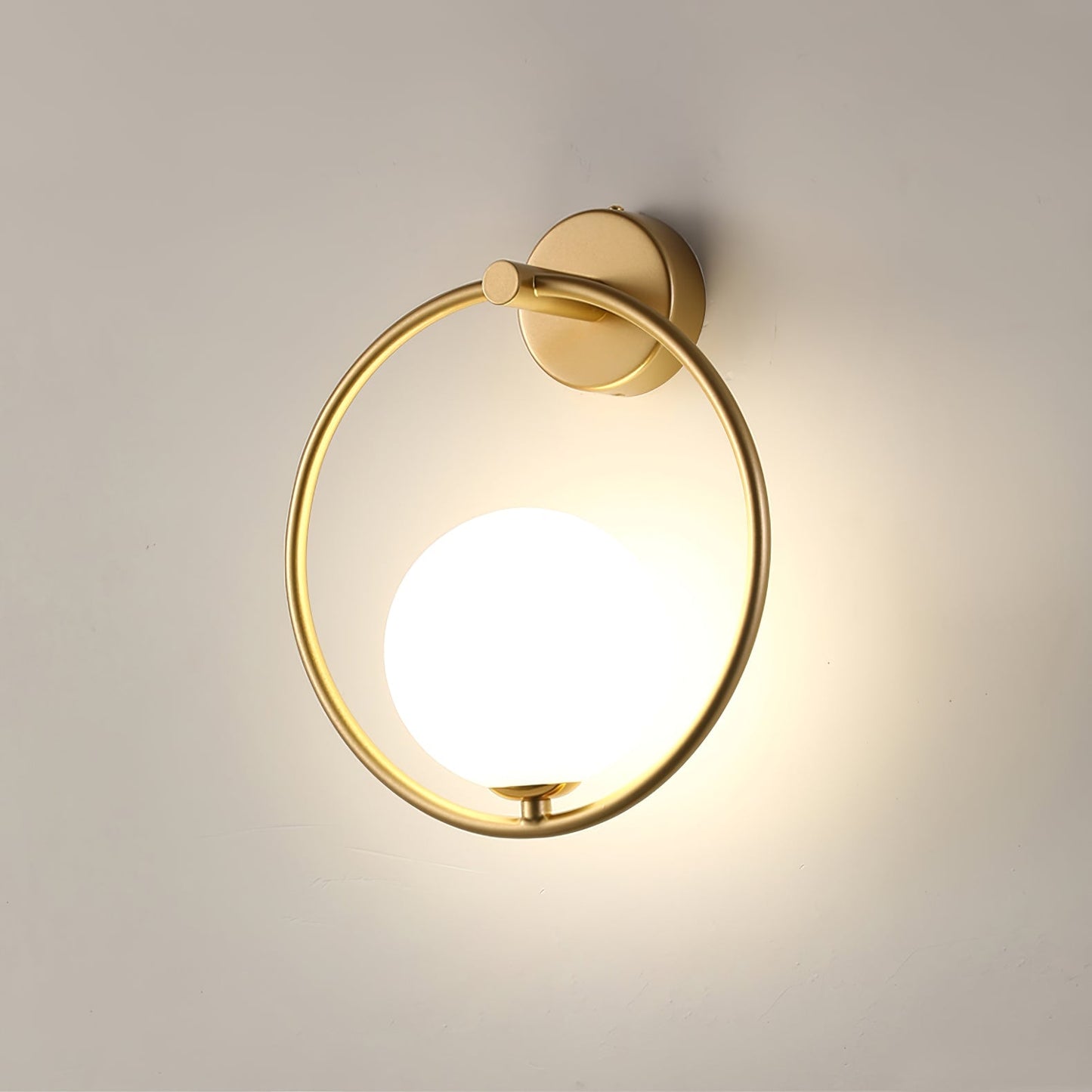 Design Wandlamp Goud Wit Glas Sfeerlicht Modern Interieur Woonaccessoires Stijlvolle Verlichting