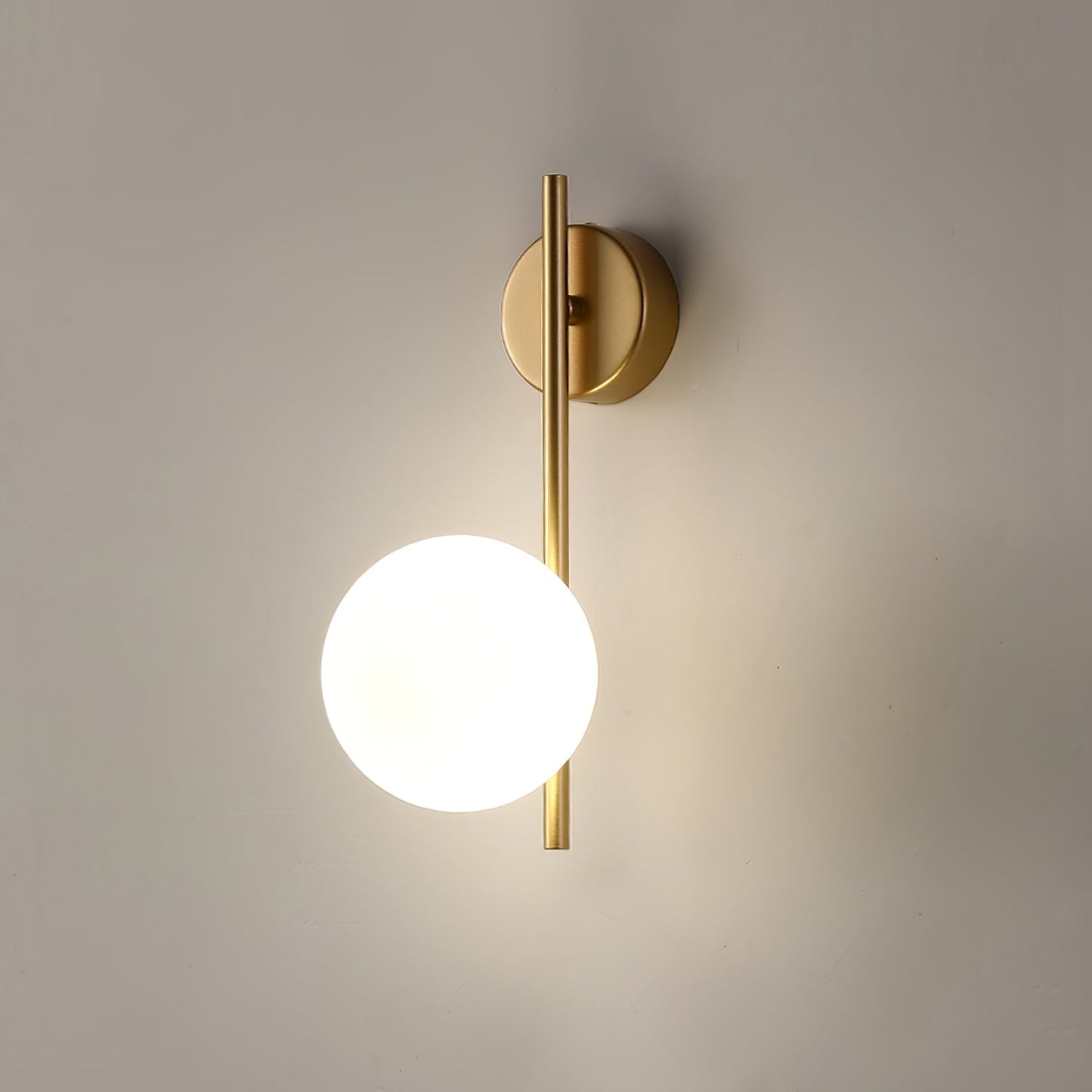 Design Wandlamp Goud Wit Glas Sfeerlicht Modern Interieur Woonaccessoires Stijlvolle Verlichting