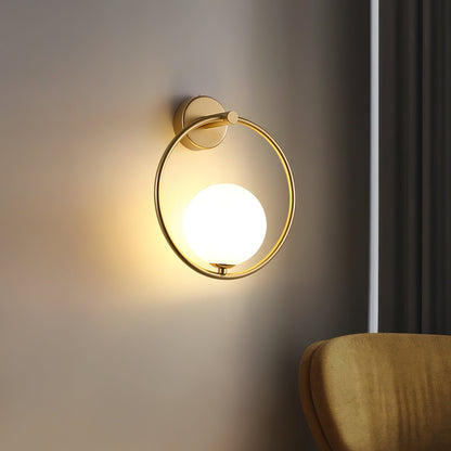 Design Wandlamp Goud Wit Glas Sfeerlicht Modern Interieur Woonaccessoires Stijlvolle Verlichting