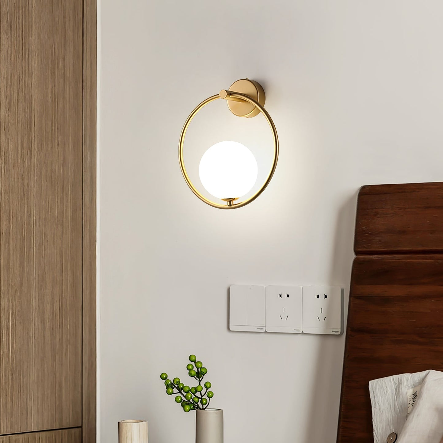 Design Wandlamp Goud Wit Glas Sfeerlicht Modern Interieur Woonaccessoires Stijlvolle Verlichting