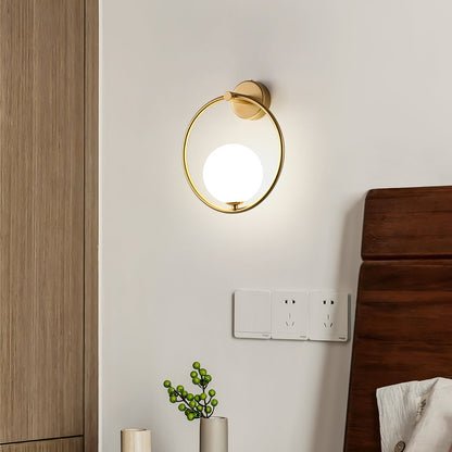 Design Wandlamp Goud Wit Glas Sfeerlicht Modern Interieur Woonaccessoires Stijlvolle Verlichting