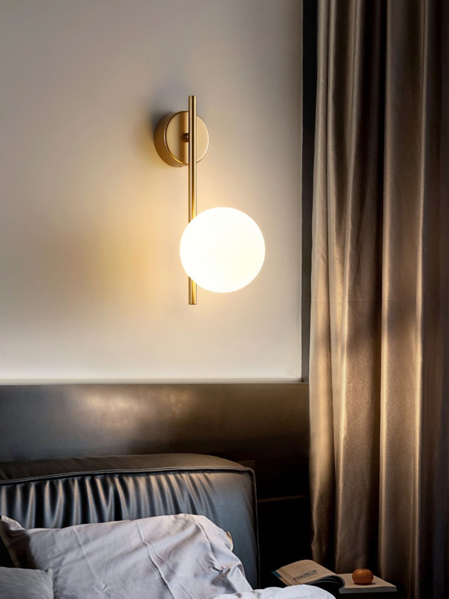 Design Wandlamp Goud Wit Glas Sfeerlicht Modern Interieur Woonaccessoires Stijlvolle Verlichting
