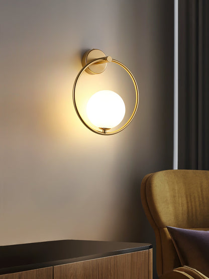 Design Wandlamp Goud Wit Glas Sfeerlicht Modern Interieur Woonaccessoires Stijlvolle Verlichting