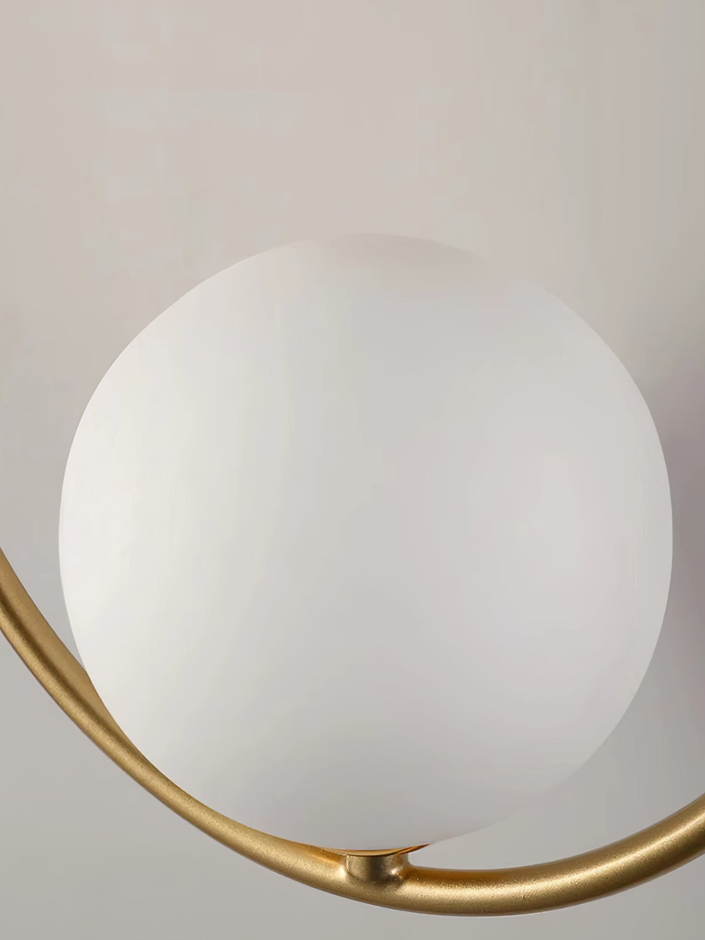 Design Wandlamp Goud Wit Glas Sfeerlicht Modern Interieur Woonaccessoires Stijlvolle Verlichting