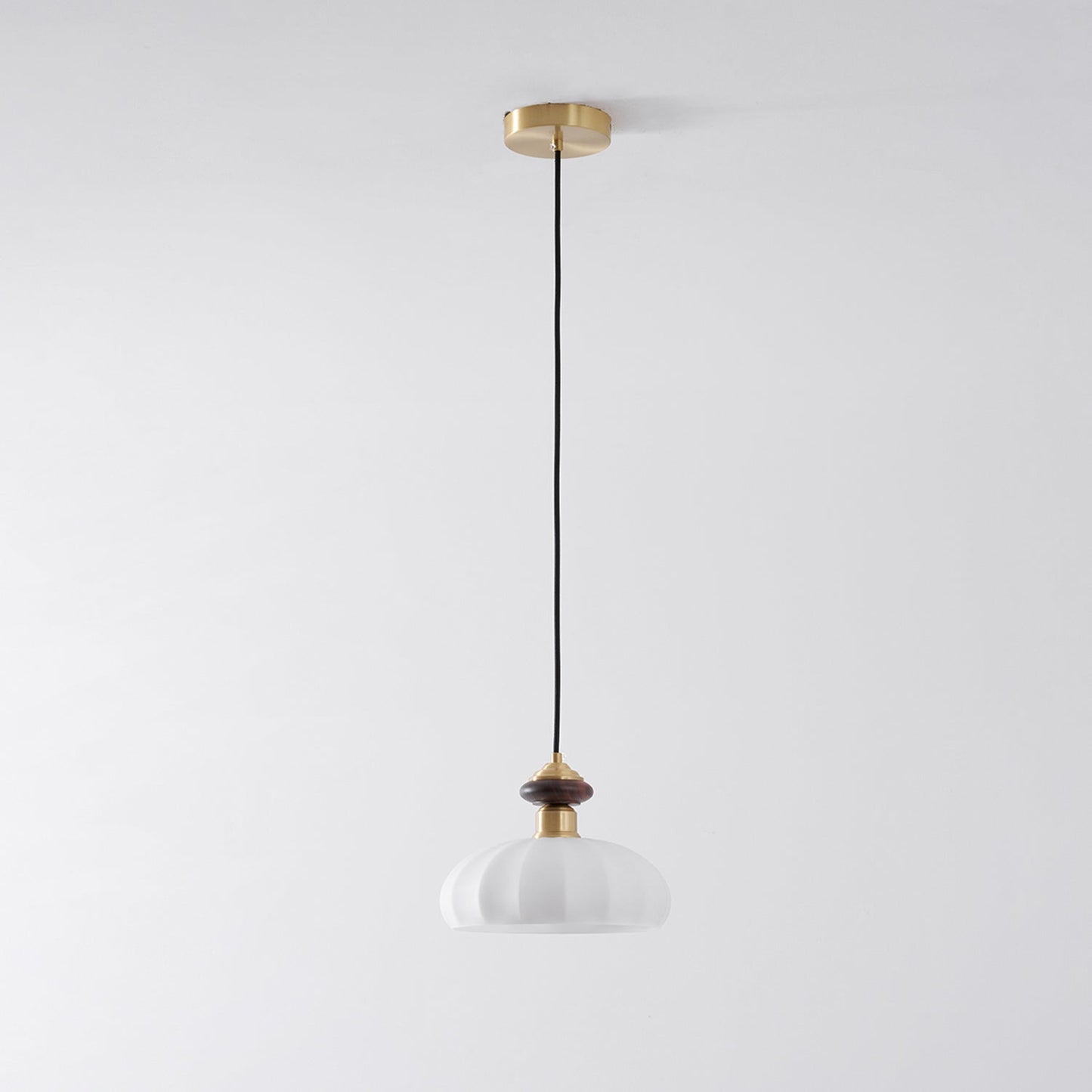 Glazen Hanglamp Bailey met Walnoten Houten Top | Retro Vintage Verlichting Koper Messing | Keukeneiland Eettafel Ontbijthoek | Eetkamer Hanglampen Glas | Skandinavisch Interieur