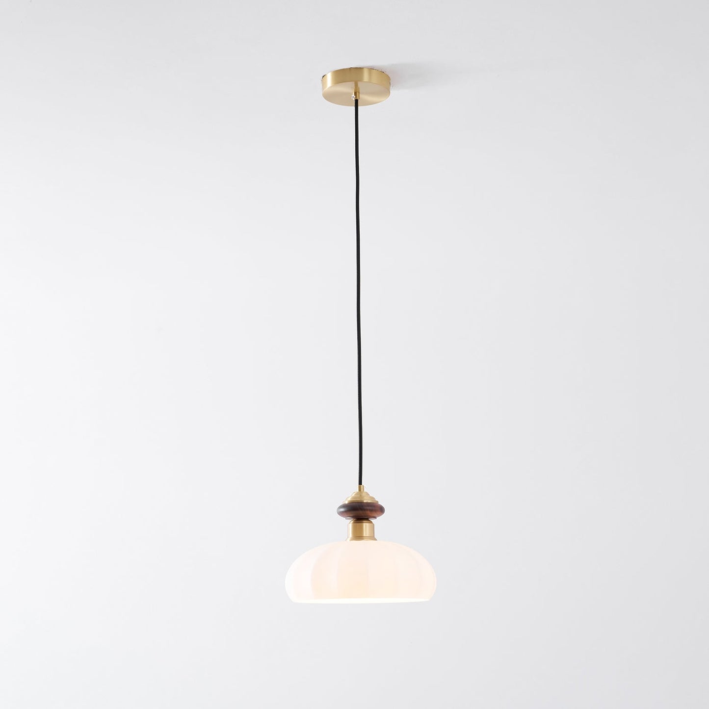 Glazen Hanglamp Bailey met Walnoten Houten Top | Retro Vintage Verlichting Koper Messing | Keukeneiland Eettafel Ontbijthoek | Eetkamer Hanglampen Glas | Skandinavisch Interieur