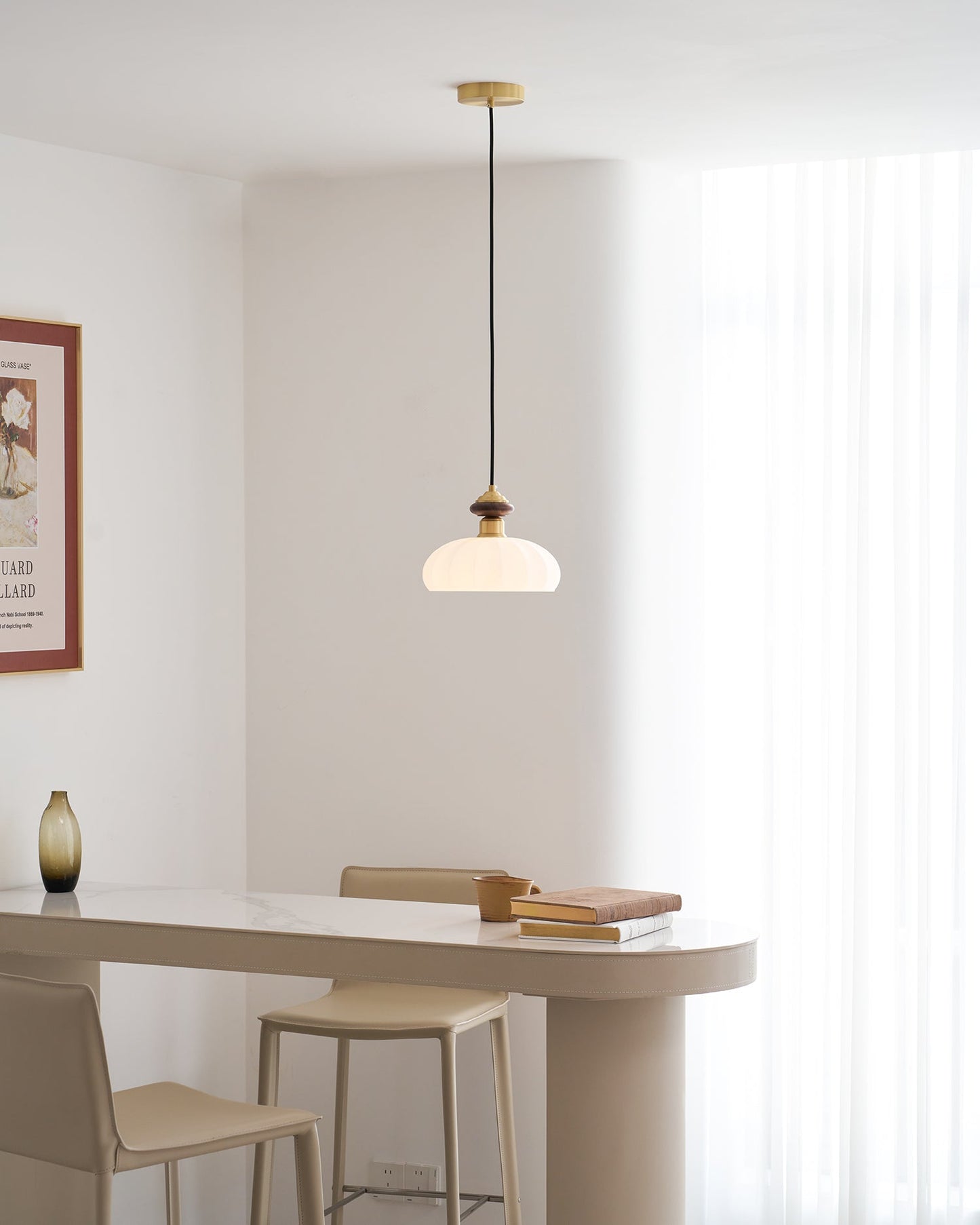 Glazen Hanglamp Bailey met Walnoten Houten Top | Retro Vintage Verlichting Koper Messing | Keukeneiland Eettafel Ontbijthoek | Eetkamer Hanglampen Glas | Skandinavisch Interieur