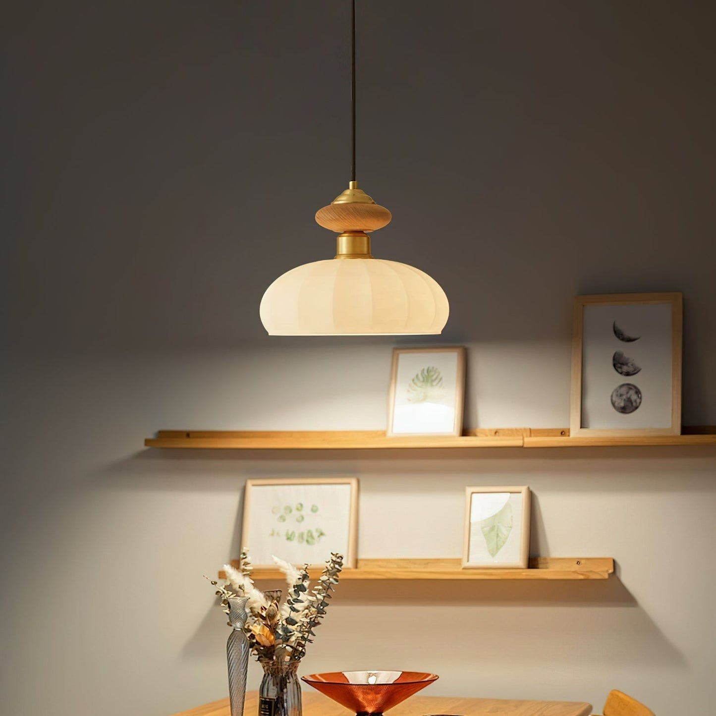Glazen Hanglamp Bailey met Walnoten Houten Top | Retro Vintage Verlichting Koper Messing | Keukeneiland Eettafel Ontbijthoek | Eetkamer Hanglampen Glas | Skandinavisch Interieur
