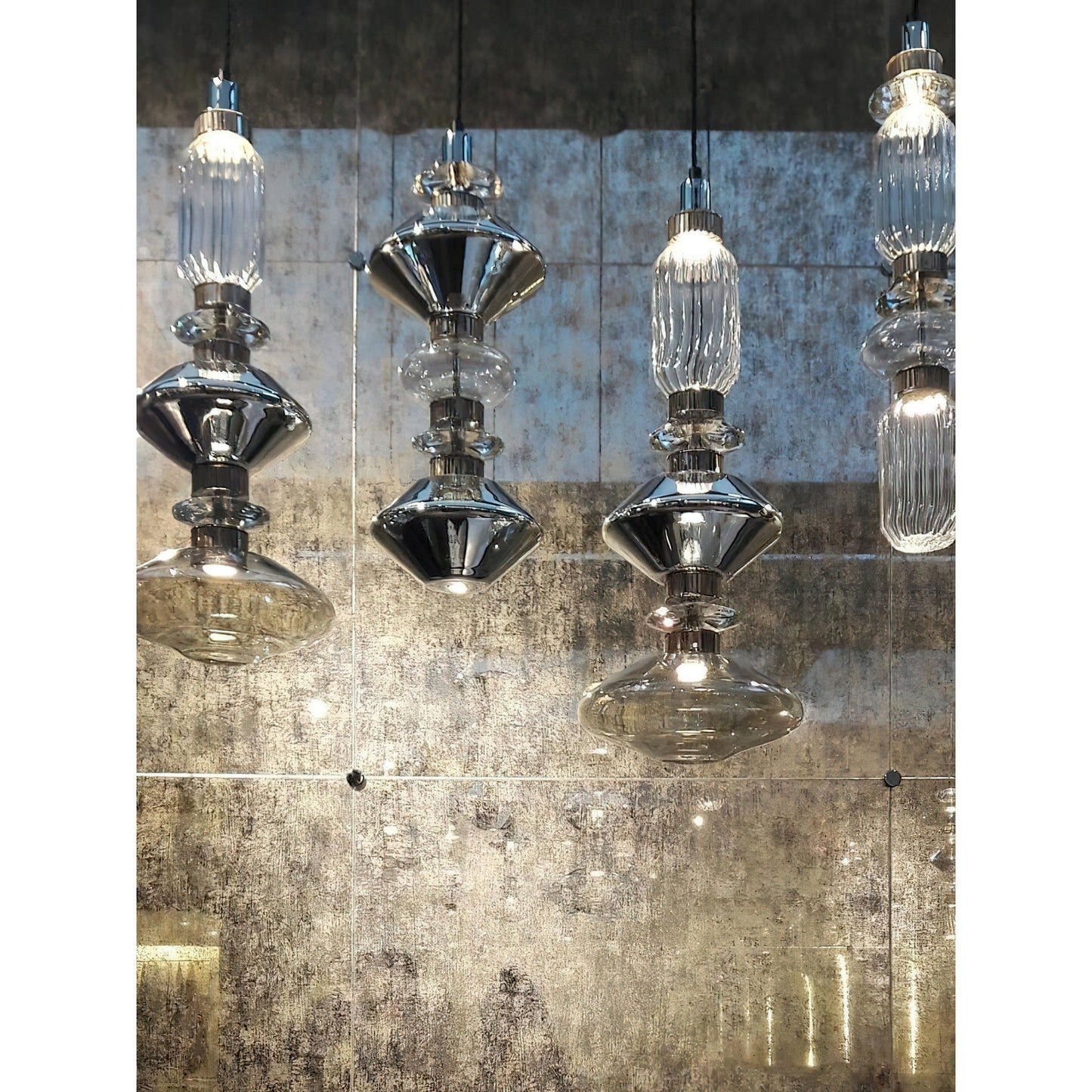Glazen Hanglamp met Koperen Afwerking en Elegante Bolvorm voor Woonkamer en Eetkamer
