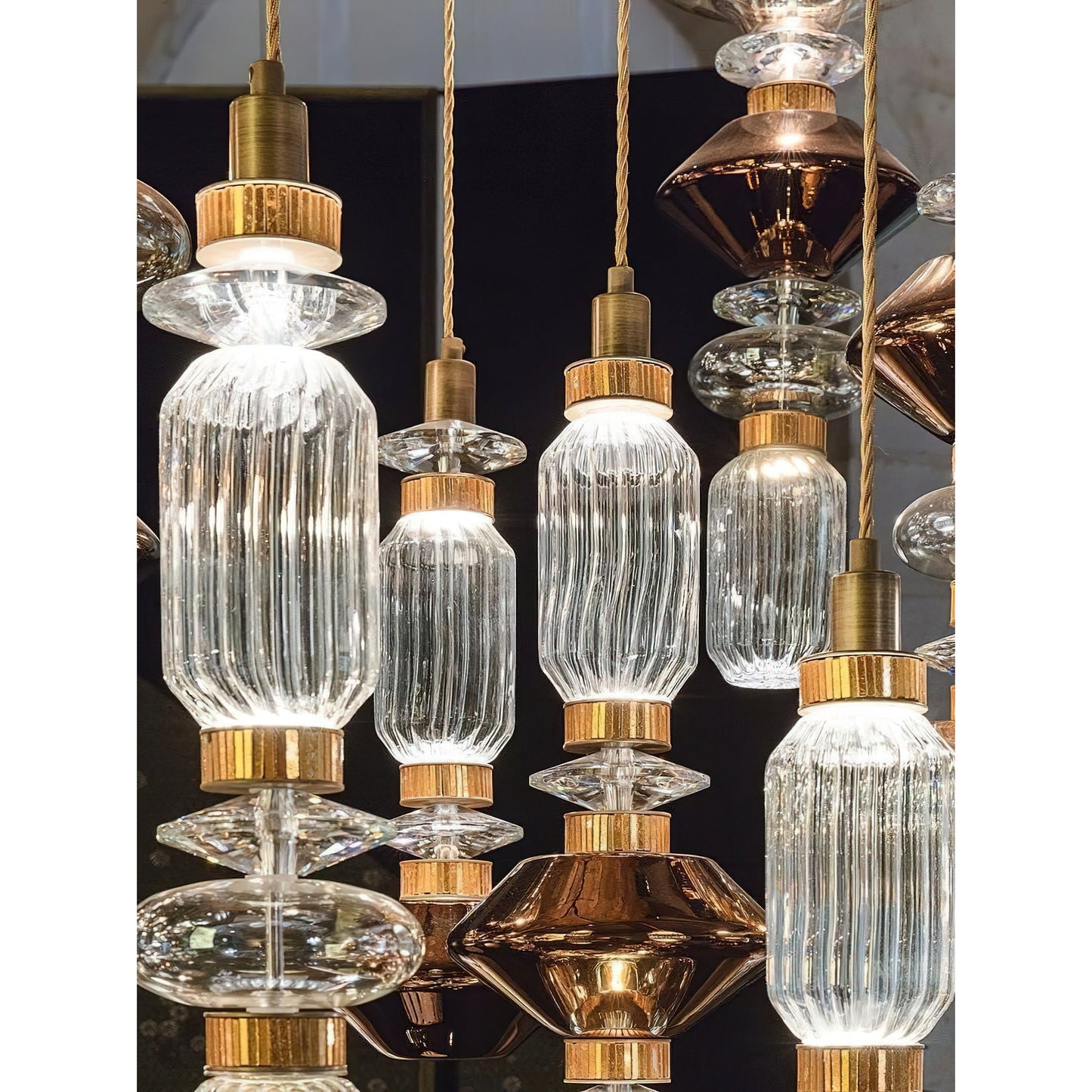 Glazen Hanglamp met Koperen Afwerking en Elegante Bolvorm voor Woonkamer en Eetkamer