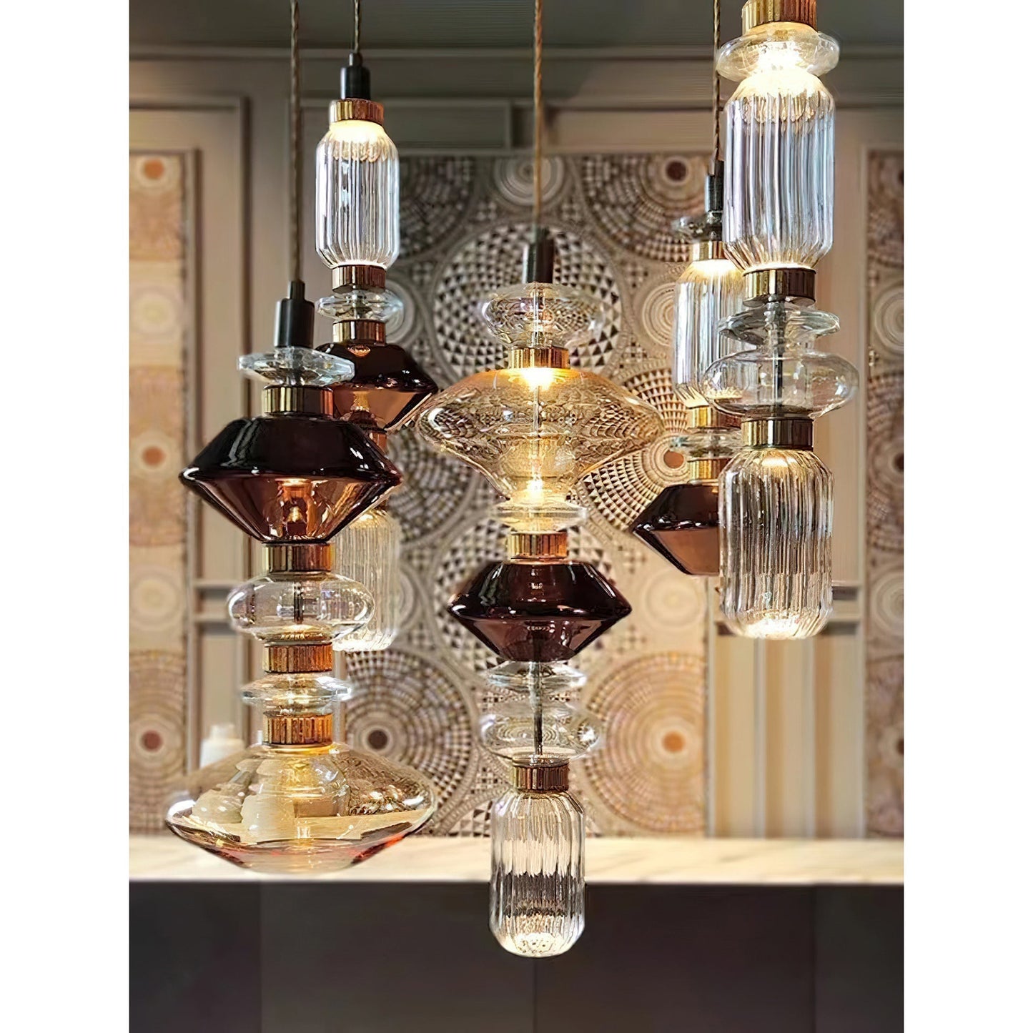 Glazen Hanglamp met Koperen Afwerking en Elegante Bolvorm voor Woonkamer en Eetkamer