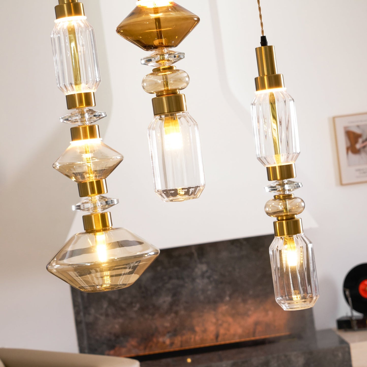 Glazen Hanglamp met Koperen Afwerking en Elegante Bolvorm voor Woonkamer en Eetkamer