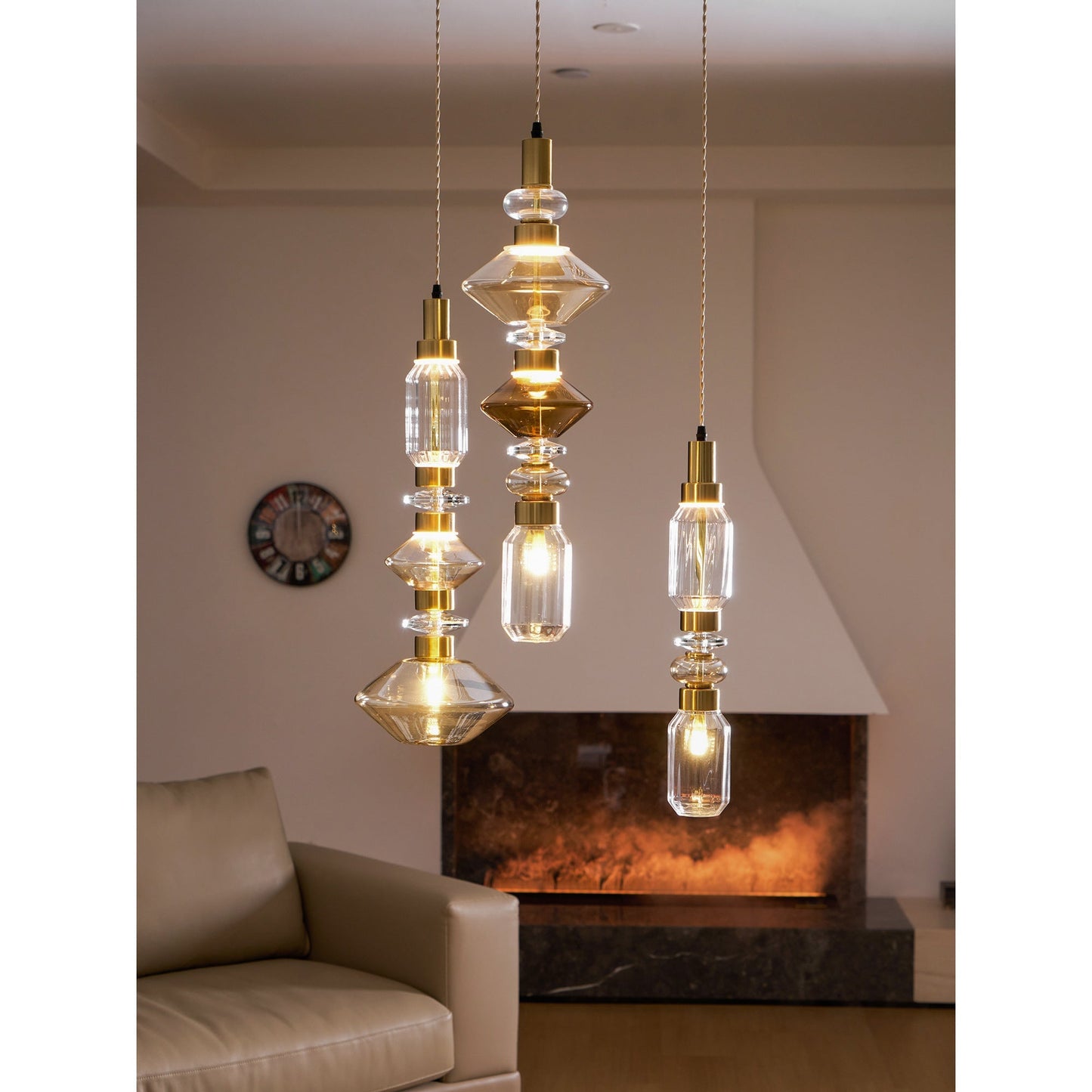 Glazen Hanglamp met Koperen Afwerking en Elegante Bolvorm voor Woonkamer en Eetkamer