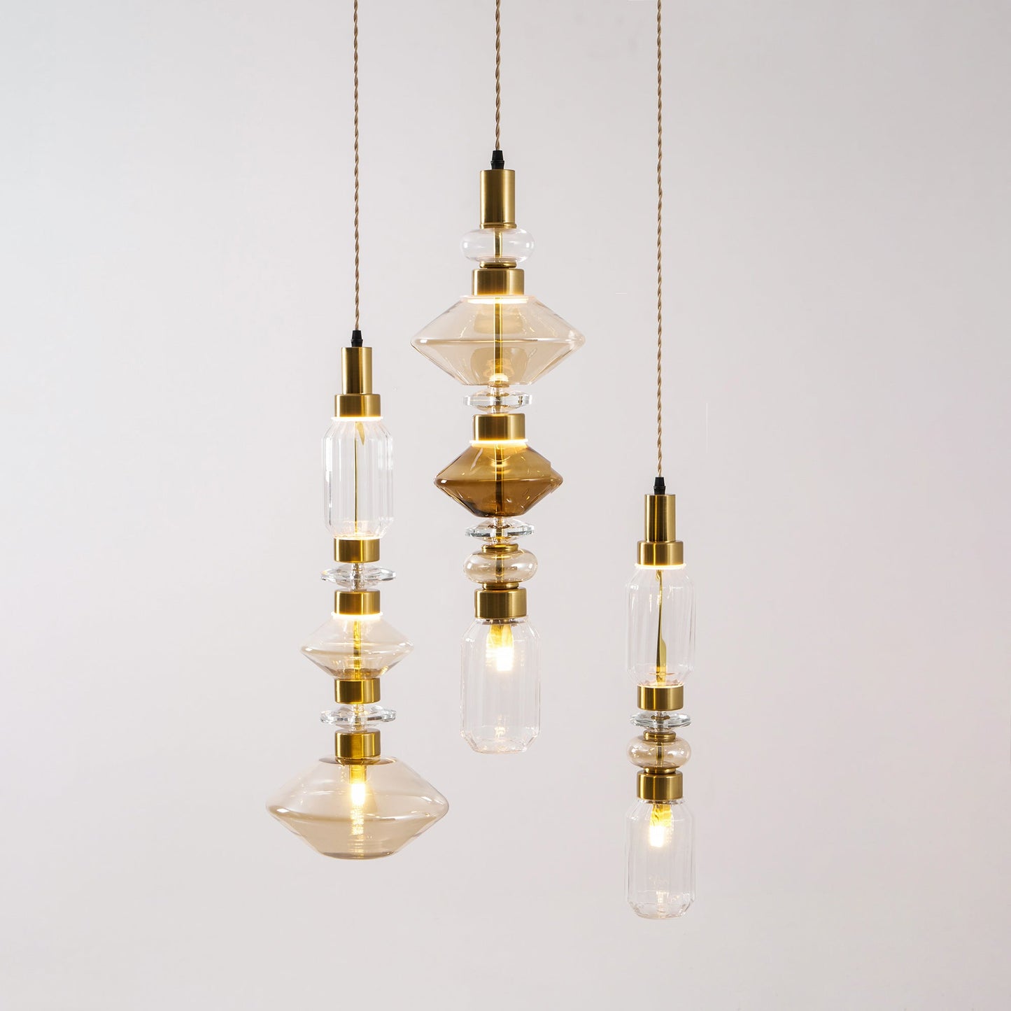 Glazen Hanglamp met Koperen Afwerking en Elegante Bolvorm voor Woonkamer en Eetkamer
