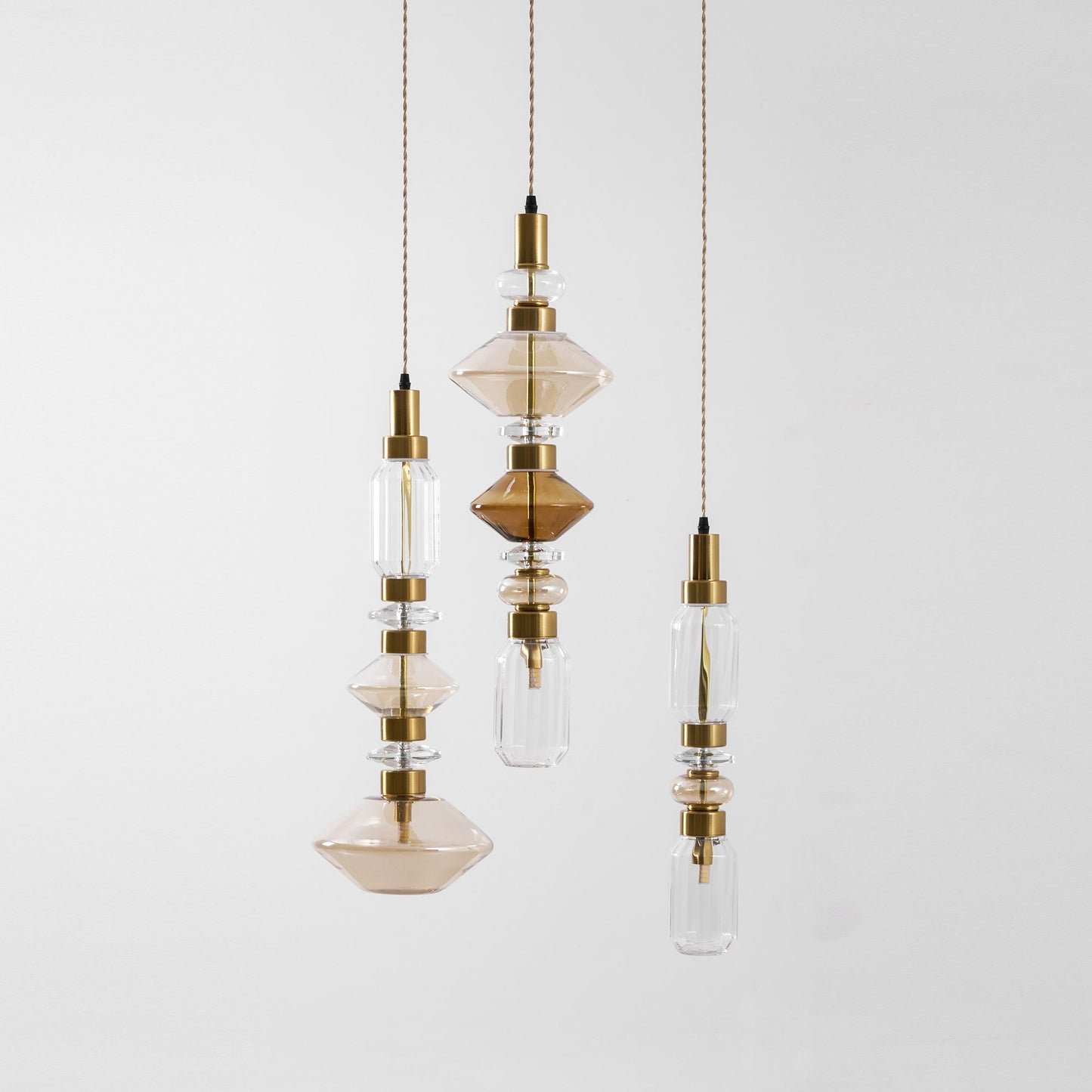 Glazen Hanglamp met Koperen Afwerking en Elegante Bolvorm voor Woonkamer en Eetkamer