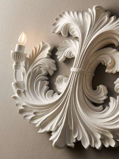 Klassieke Barok Wandlamp Met Florale Gipsdetails En Dubbele Lichtbron Voor Sfeervolle Binnenverlichting