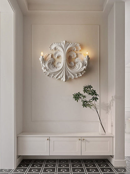 Klassieke Barok Wandlamp Met Florale Gipsdetails En Dubbele Lichtbron Voor Sfeervolle Binnenverlichting