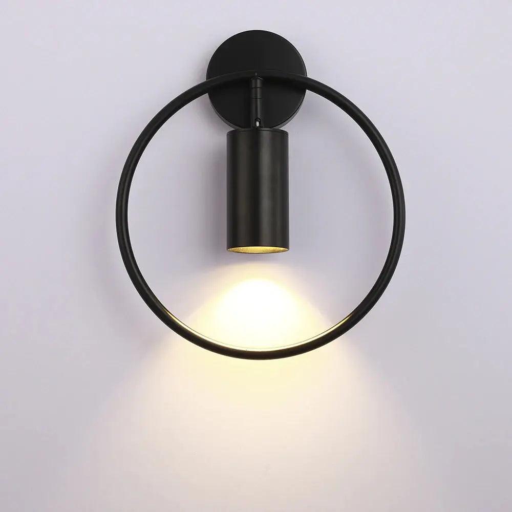 Moderne Wandlamp met Verstelbare Lampenkap – Zwart & Goud