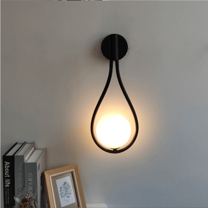 Moderne Scandinavische Wandlamp met Metalen Afwerking