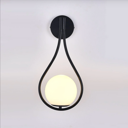 Moderne Scandinavische Wandlamp met Metalen Afwerking