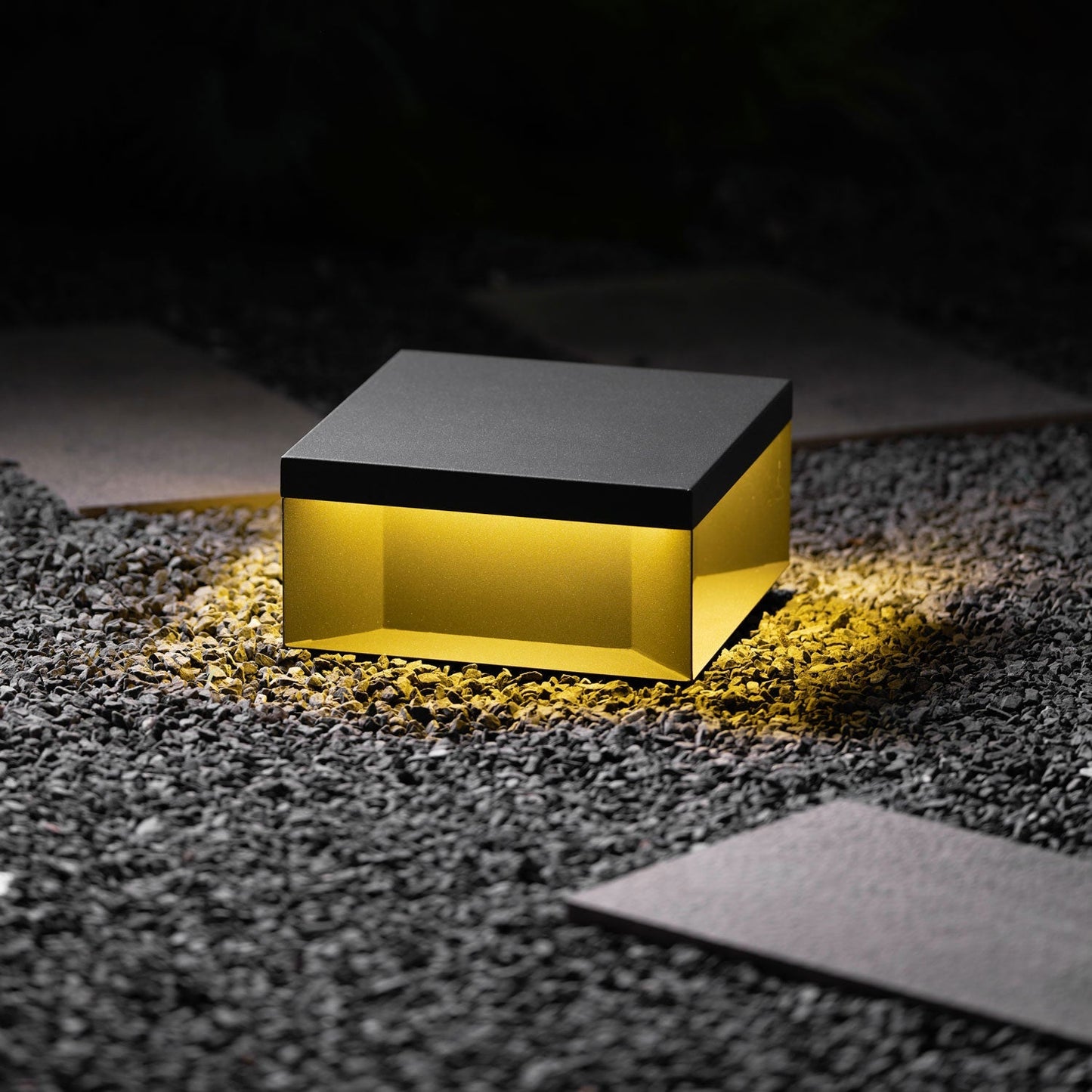 Buiten Tuinlamp Vierkant — Waterdicht IP65 Sokkel Verlichting Zwart Metaal & Matglas — 20×20×10 cm / 30×30×15 cm / 40×40×20 cm / 50×50×35 cm — Solarpaneel of Netaansluiting — 3000K/4000K/6000K — Oprit, Terras, Pad & Hek