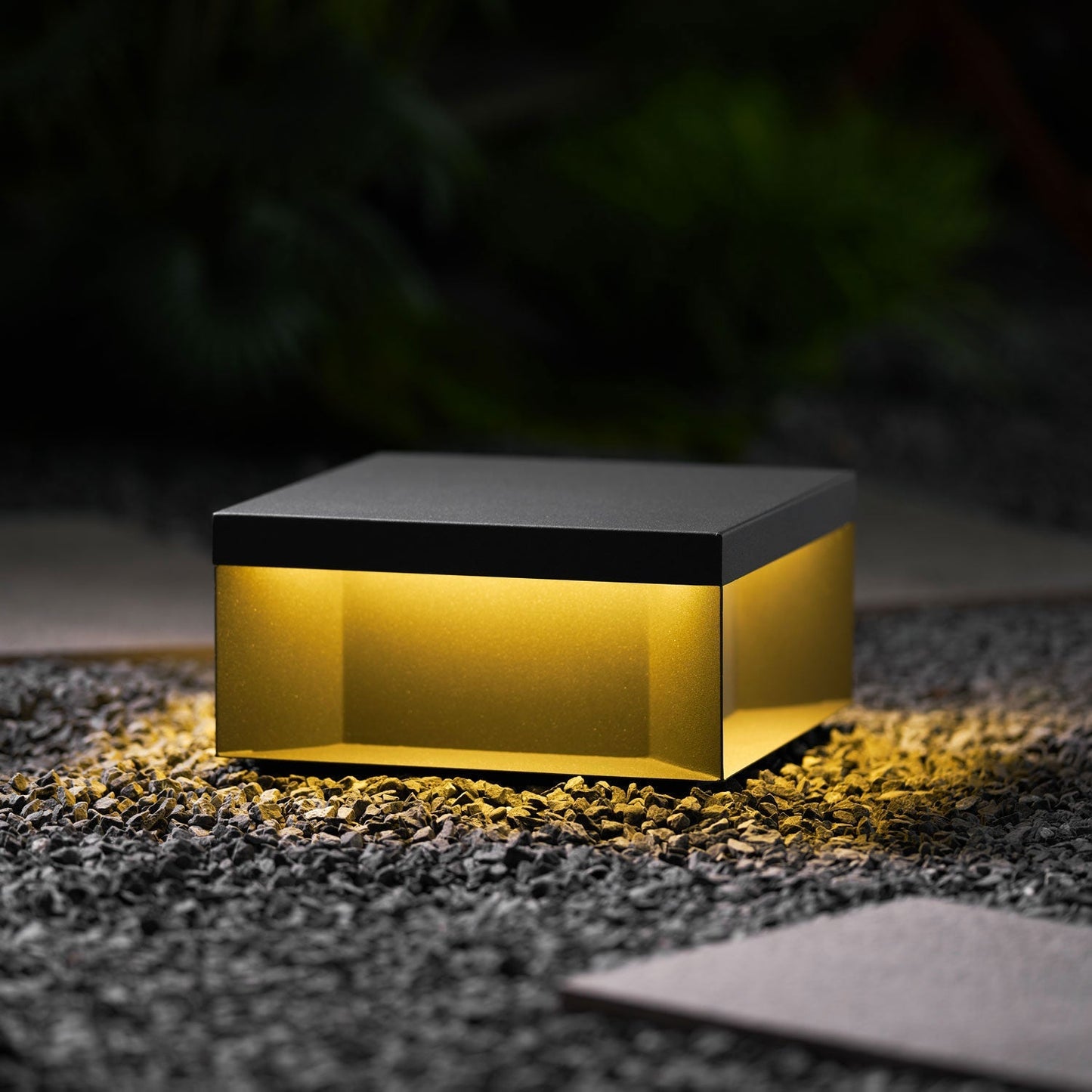 Buiten Tuinlamp Vierkant — Waterdicht IP65 Sokkel Verlichting Zwart Metaal & Matglas — 20×20×10 cm / 30×30×15 cm / 40×40×20 cm / 50×50×35 cm — Solarpaneel of Netaansluiting — 3000K/4000K/6000K — Oprit, Terras, Pad & Hek