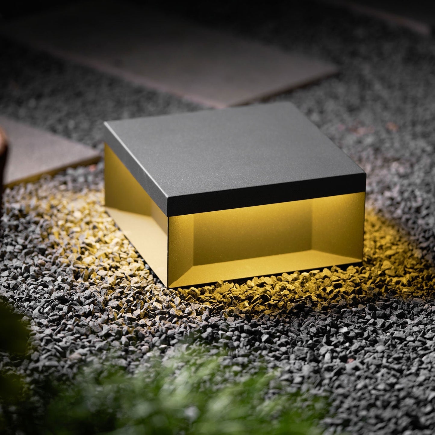 Buiten Tuinlamp Vierkant — Waterdicht IP65 Sokkel Verlichting Zwart Metaal & Matglas — 20×20×10 cm / 30×30×15 cm / 40×40×20 cm / 50×50×35 cm — Solarpaneel of Netaansluiting — 3000K/4000K/6000K — Oprit, Terras, Pad & Hek
