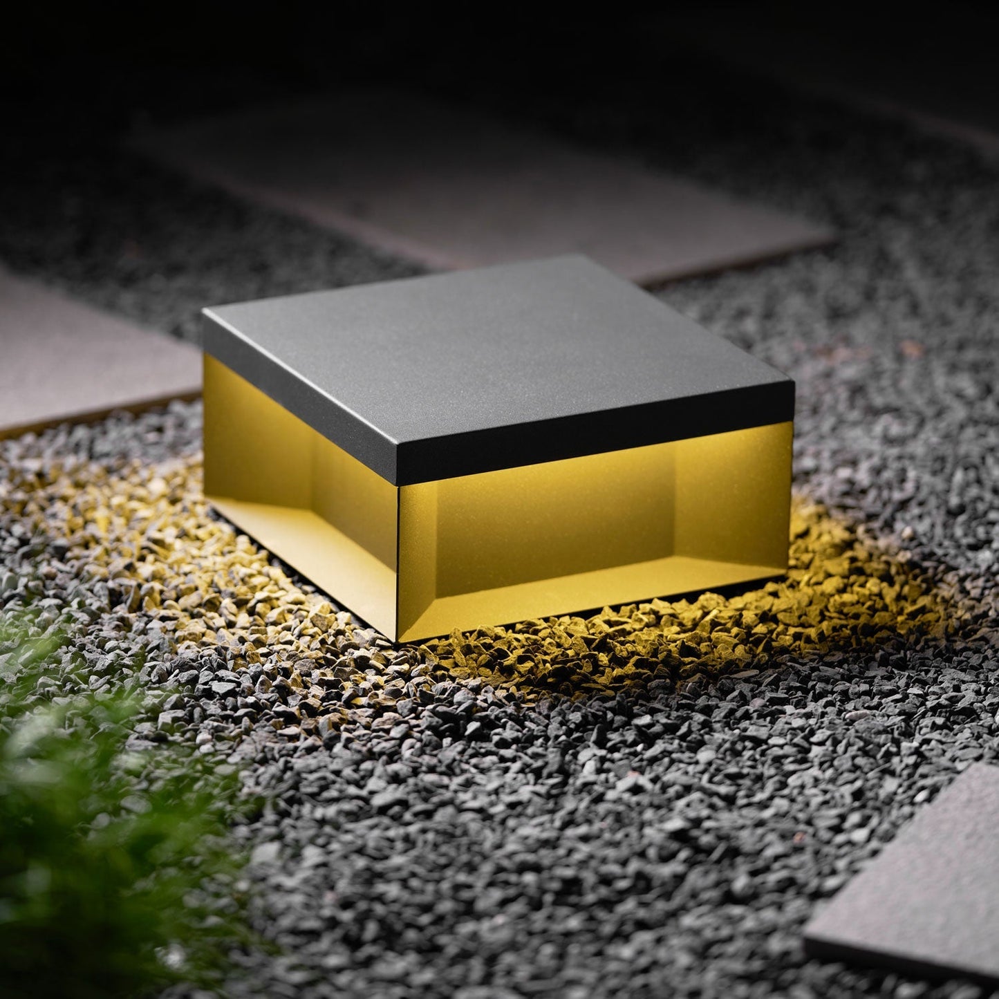 Buiten Tuinlamp Vierkant — Waterdicht IP65 Sokkel Verlichting Zwart Metaal & Matglas — 20×20×10 cm / 30×30×15 cm / 40×40×20 cm / 50×50×35 cm — Solarpaneel of Netaansluiting — 3000K/4000K/6000K — Oprit, Terras, Pad & Hek