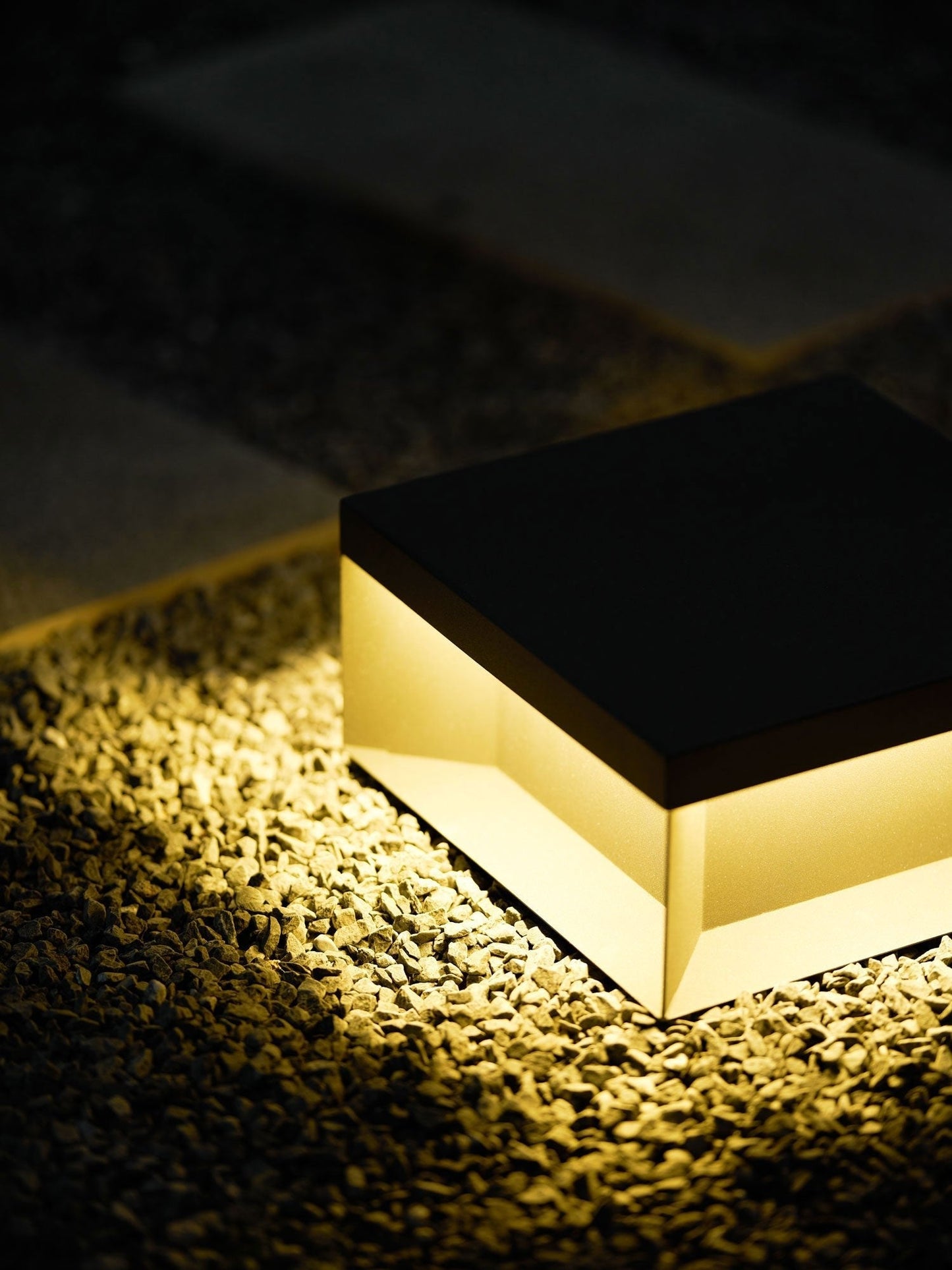 Buiten Tuinlamp Vierkant — Waterdicht IP65 Sokkel Verlichting Zwart Metaal & Matglas — 20×20×10 cm / 30×30×15 cm / 40×40×20 cm / 50×50×35 cm — Solarpaneel of Netaansluiting — 3000K/4000K/6000K — Oprit, Terras, Pad & Hek