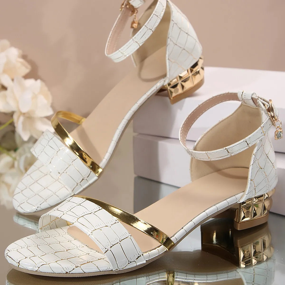 Gouden Sandalen Zomerse Stijl SoleLuxe