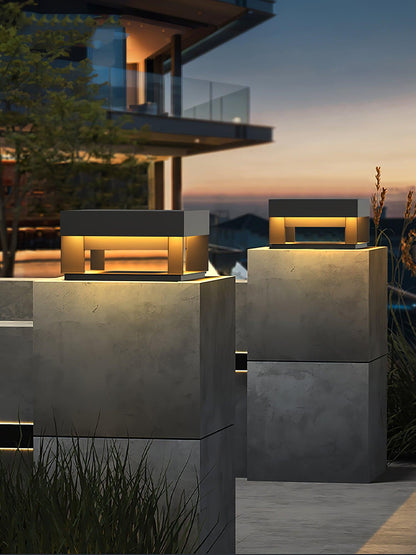 Buiten Tuinlamp Vierkant — Waterdicht IP65 Sokkel Verlichting Zwart Metaal & Matglas — 20×20×10 cm / 30×30×15 cm / 40×40×20 cm / 50×50×35 cm — Solarpaneel of Netaansluiting — 3000K/4000K/6000K — Oprit, Terras, Pad & Hek