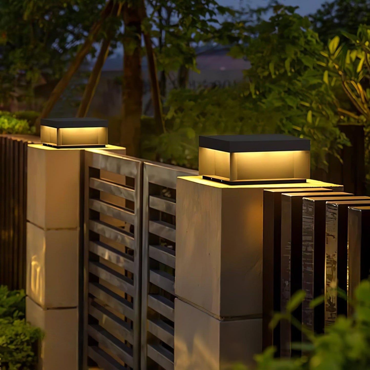 Buiten Tuinlamp Vierkant — Waterdicht IP65 Sokkel Verlichting Zwart Metaal & Matglas — 20×20×10 cm / 30×30×15 cm / 40×40×20 cm / 50×50×35 cm — Solarpaneel of Netaansluiting — 3000K/4000K/6000K — Oprit, Terras, Pad & Hek