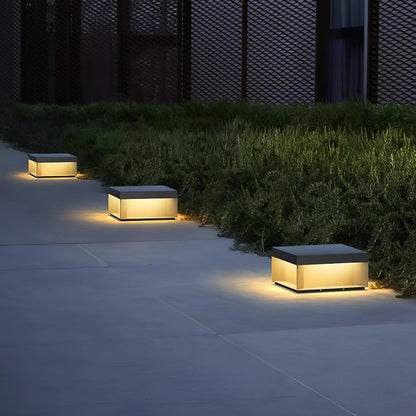 Buiten Tuinlamp Vierkant — Waterdicht IP65 Sokkel Verlichting Zwart Metaal & Matglas — 20×20×10 cm / 30×30×15 cm / 40×40×20 cm / 50×50×35 cm — Solarpaneel of Netaansluiting — 3000K/4000K/6000K — Oprit, Terras, Pad & Hek