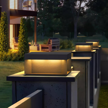 Buiten Tuinlamp Vierkant — Waterdicht IP65 Sokkel Verlichting Zwart Metaal & Matglas — 20×20×10 cm / 30×30×15 cm / 40×40×20 cm / 50×50×35 cm — Solarpaneel of Netaansluiting — 3000K/4000K/6000K — Oprit, Terras, Pad & Hek