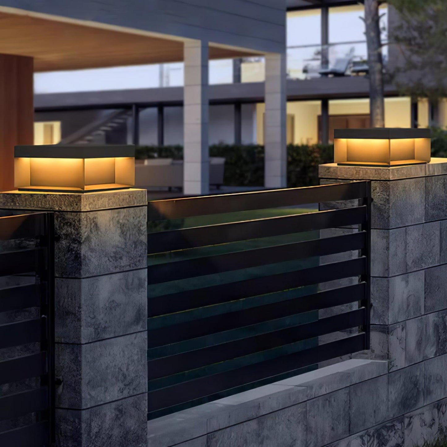 Buiten Tuinlamp Vierkant — Waterdicht IP65 Sokkel Verlichting Zwart Metaal & Matglas — 20×20×10 cm / 30×30×15 cm / 40×40×20 cm / 50×50×35 cm — Solarpaneel of Netaansluiting — 3000K/4000K/6000K — Oprit, Terras, Pad & Hek