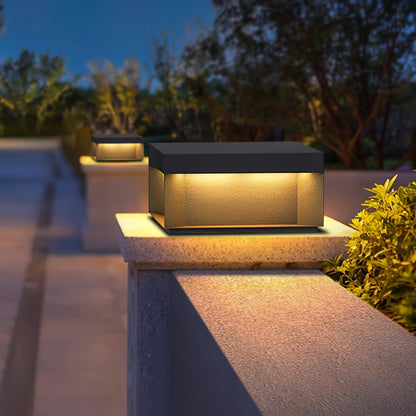 Buiten Tuinlamp Vierkant — Waterdicht IP65 Sokkel Verlichting Zwart Metaal & Matglas — 20×20×10 cm / 30×30×15 cm / 40×40×20 cm / 50×50×35 cm — Solarpaneel of Netaansluiting — 3000K/4000K/6000K — Oprit, Terras, Pad & Hek