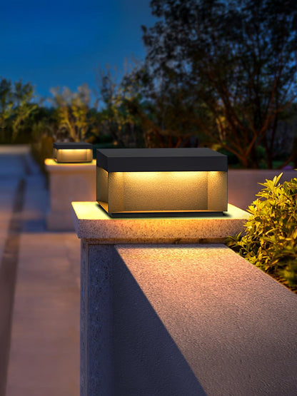 Buiten Tuinlamp Vierkant — Waterdicht IP65 Sokkel Verlichting Zwart Metaal & Matglas — 20×20×10 cm / 30×30×15 cm / 40×40×20 cm / 50×50×35 cm — Solarpaneel of Netaansluiting — 3000K/4000K/6000K — Oprit, Terras, Pad & Hek