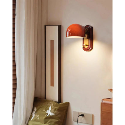 Vintage Wandlamp met Rode Glazen Kap — Sfeervolle Retro Verlichting voor Woonkamer & Eetkamer