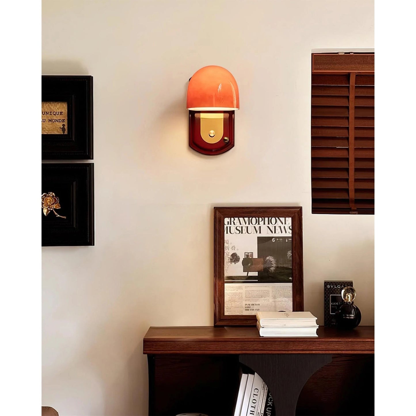 Vintage Wandlamp met Rode Glazen Kap — Sfeervolle Retro Verlichting voor Woonkamer & Eetkamer
