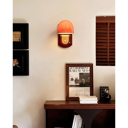 Vintage Wandlamp met Rode Glazen Kap — Sfeervolle Retro Verlichting voor Woonkamer & Eetkamer