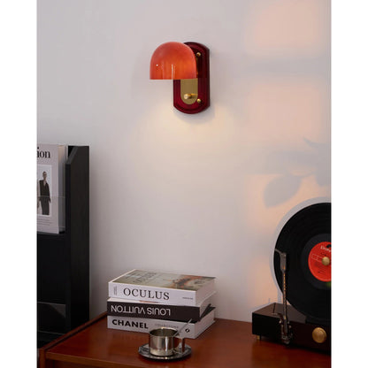 Vintage Wandlamp met Rode Glazen Kap — Sfeervolle Retro Verlichting voor Woonkamer & Eetkamer