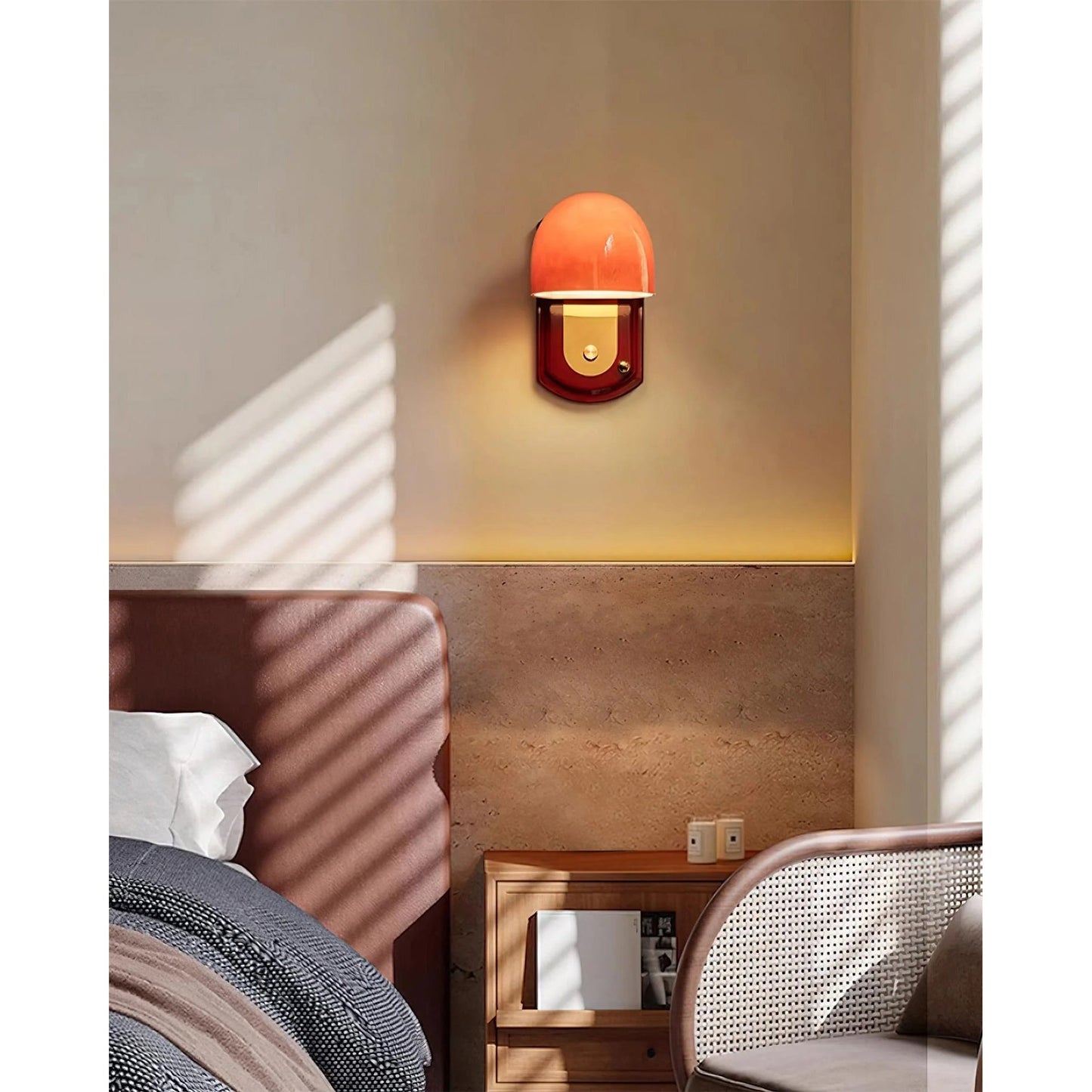 Vintage Wandlamp met Rode Glazen Kap — Sfeervolle Retro Verlichting voor Woonkamer & Eetkamer
