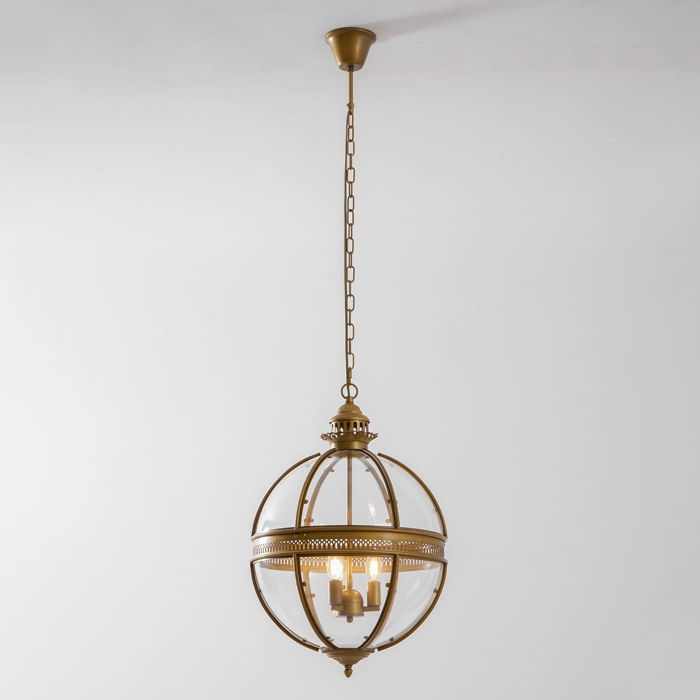 Barok Hanglamp met Glazen Kappen en Gouden Afwerking – Luxe Design Kroonluchter 3-Lichts