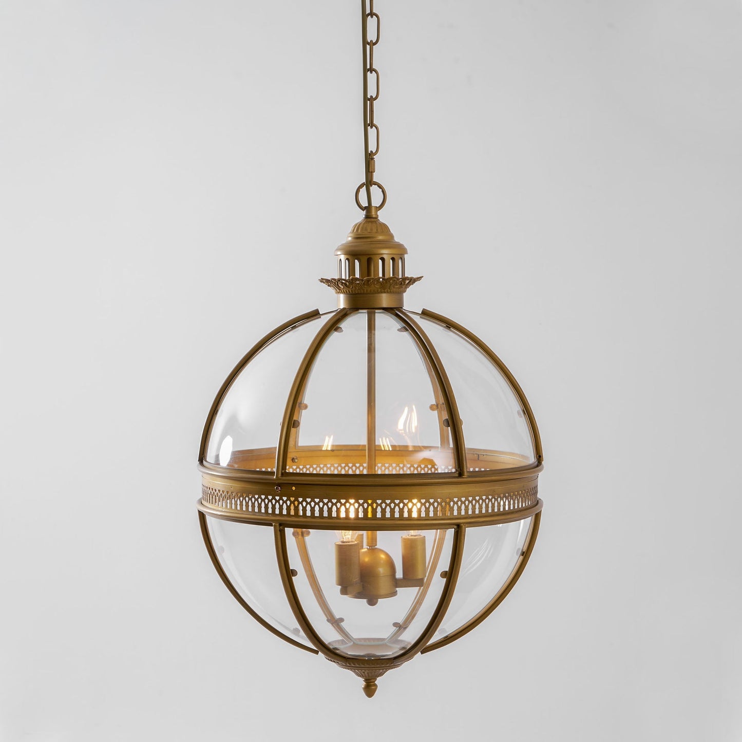 Barok Hanglamp met Glazen Kappen en Gouden Afwerking – Luxe Design Kroonluchter 3-Lichts