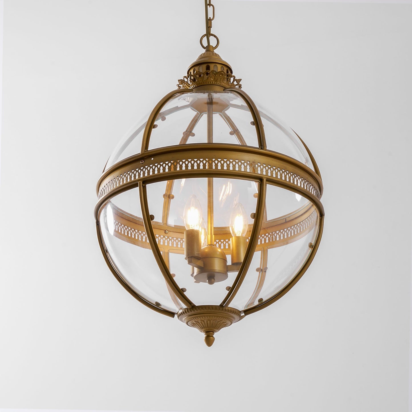 Barok Hanglamp met Glazen Kappen en Gouden Afwerking – Luxe Design Kroonluchter 3-Lichts